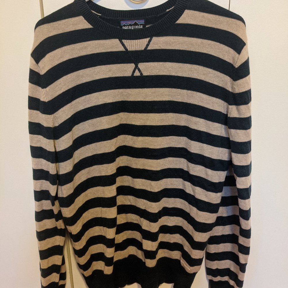 Men's Patagonia V-neck Sweater (M)